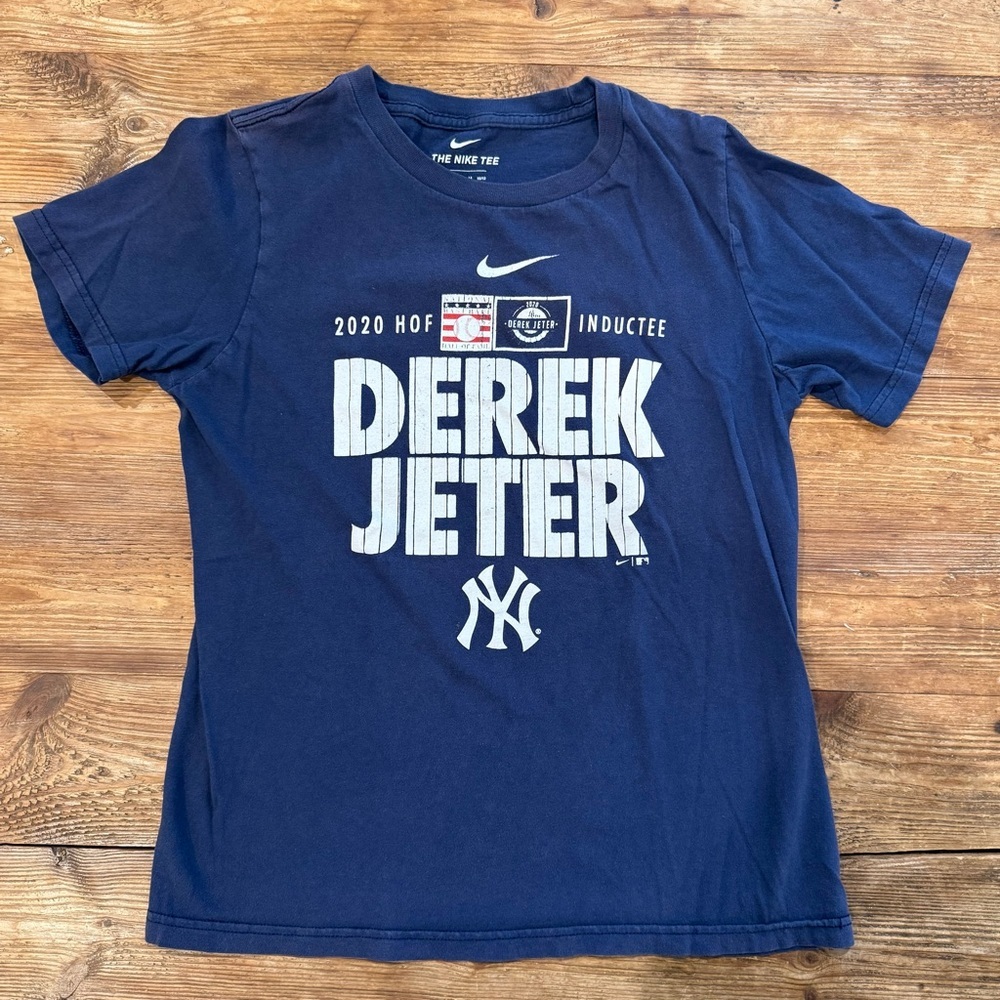Nike Kids Derek Jeter Hall Of Fame T-Shirt‎ Blue White Writing Medium 10/12 EUC